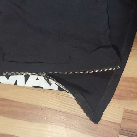 Zip up shorts - Picture 2 of 2